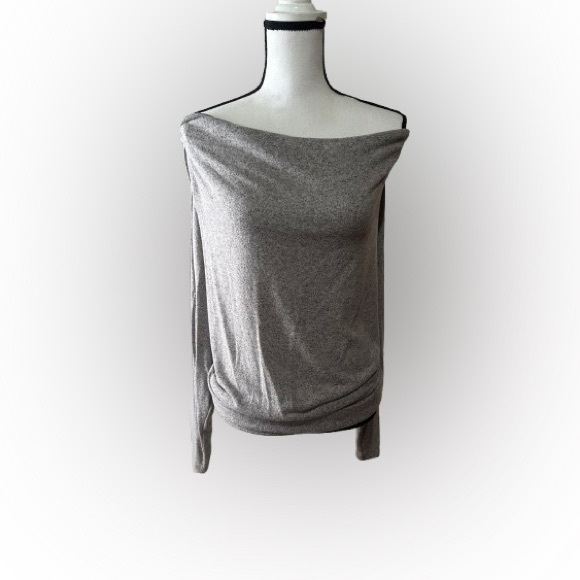 eesome Sweaters - 🟧 3 for $25 Eesome Chic Gray Off-Shoulder Sweater